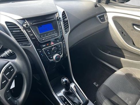 Used 2017 Hyundai Elantra GT image 14