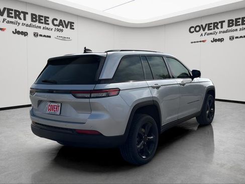 New 2025 Jeep Grand Cherokee Altitude image 8