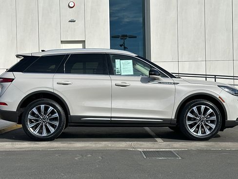 Used 2022 Lincoln Corsair Reserve image 2