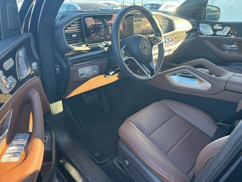 Used 2025 Mercedes-Benz GLS 450 4MATIC image 8