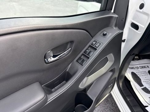 Used 2024 Nissan Frontier SV w/ SV Convenience Package image 12