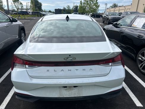 Used 2023 Hyundai Elantra SEL w/ Convenience Package FWD image 4