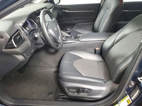 Used 2019 Toyota Camry SE w/ Convenience Package FWD image 17