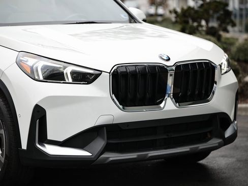 Used 2023 BMW X1 xDrive28i image 2