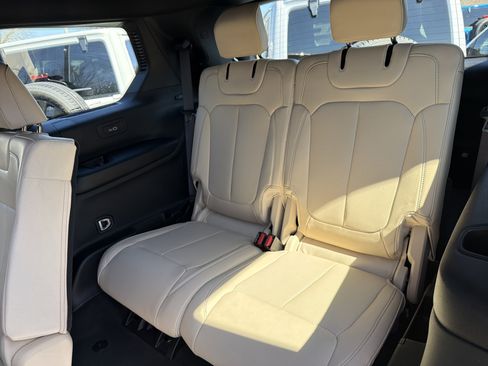 Certified 2025 Jeep Grand Cherokee L Limited w/ Luxury Tech Group II image 11