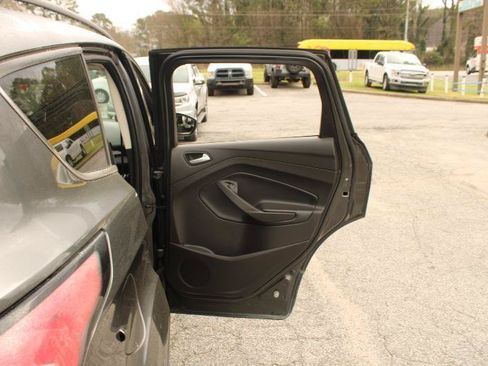 Used 2018 Ford Escape SE FWD image 15