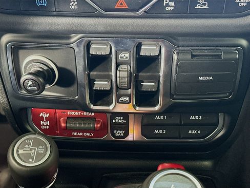 Used 2024 Jeep Wrangler Unlimited Rubicon 4xe image 26