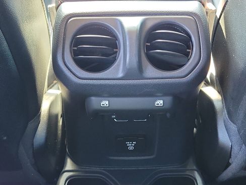 Used 2021 Jeep Gladiator Rubicon AWD/4WD image 11
