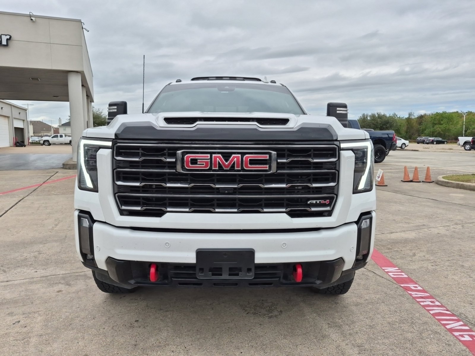 Used 2024 GMC Sierra 2500 AT4 w/ AT4 Premium Plus Package AWD/4WD image 3