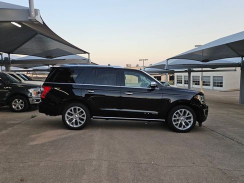 Used 2018 Ford Expedition Platinum RWD image 3