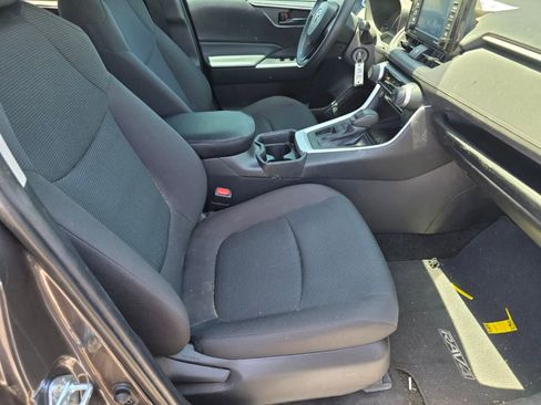 Used 2021 Toyota RAV4 LE w/ Carpet Mat Package (TMS) FWD image 11