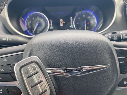 Used 2023 Chrysler Pacifica Touring-L FWD image 45