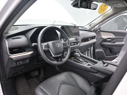 Used 2025 Toyota Grand Highlander FWD image 19