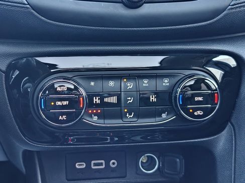 Used 2022 Buick Encore GX Essence w/ Experience Buick Package image 31