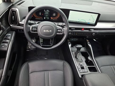 Used 2025 Kia Sorento EX w/ Panoramic Sunroof Package image 12