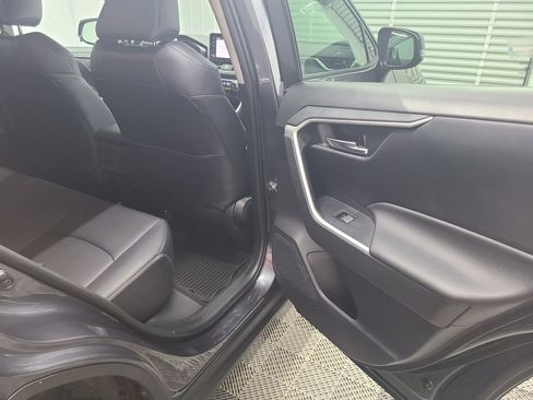 Used 2020 Toyota RAV4 XLE Premium AWD/4WD image 39