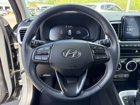 Used 2024 Hyundai Venue Limited image 23