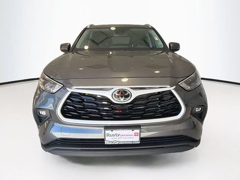 Certified 2025 Toyota Highlander XLE FWD image 2