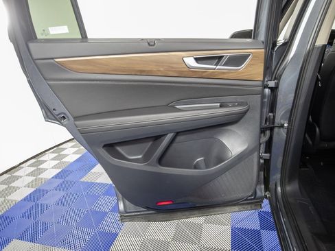 Used 2025 Volkswagen Atlas SE image 12