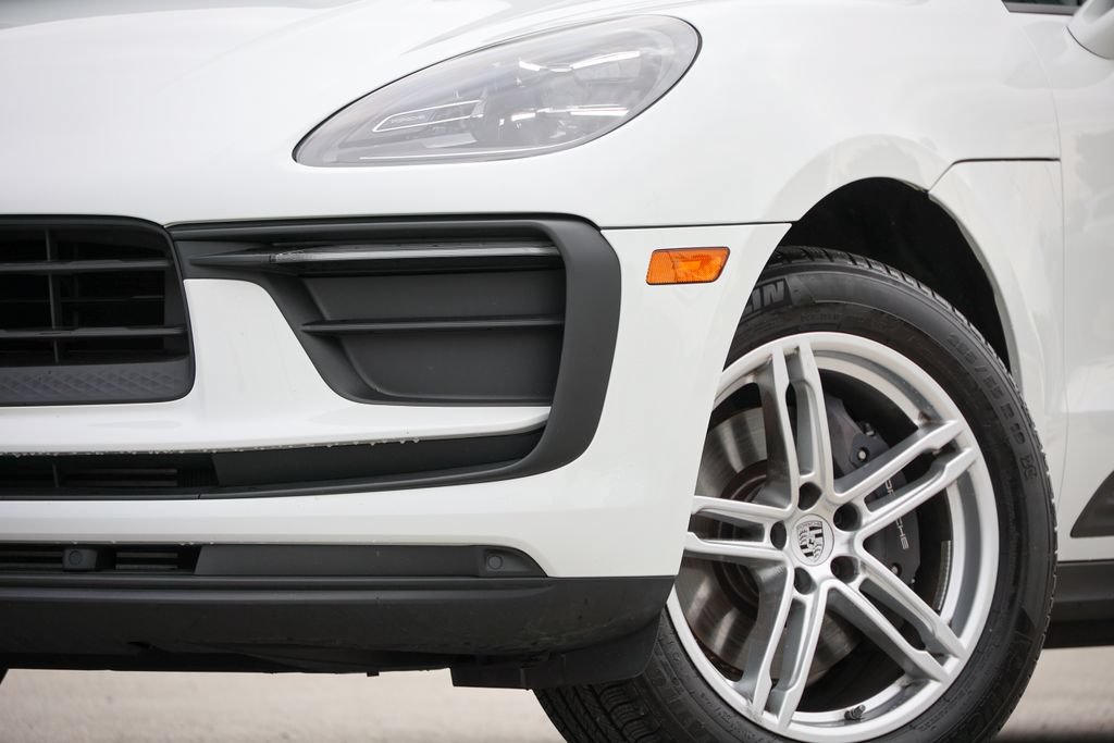 Certified 2026 Porsche Macan AWD/4WD image 24