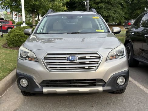 Used 2017 Subaru Outback 2.5i Premium AWD/4WD image 2