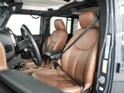 Used 2017 Jeep Wrangler Unlimited Sahara w/ Connectivity Group AWD/4WD image 43