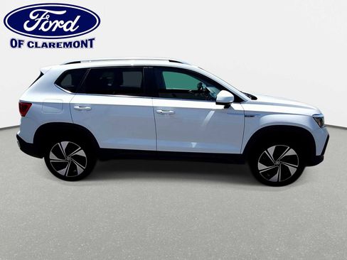 Used 2024 Volkswagen Taos SE AWD/4WD image 9