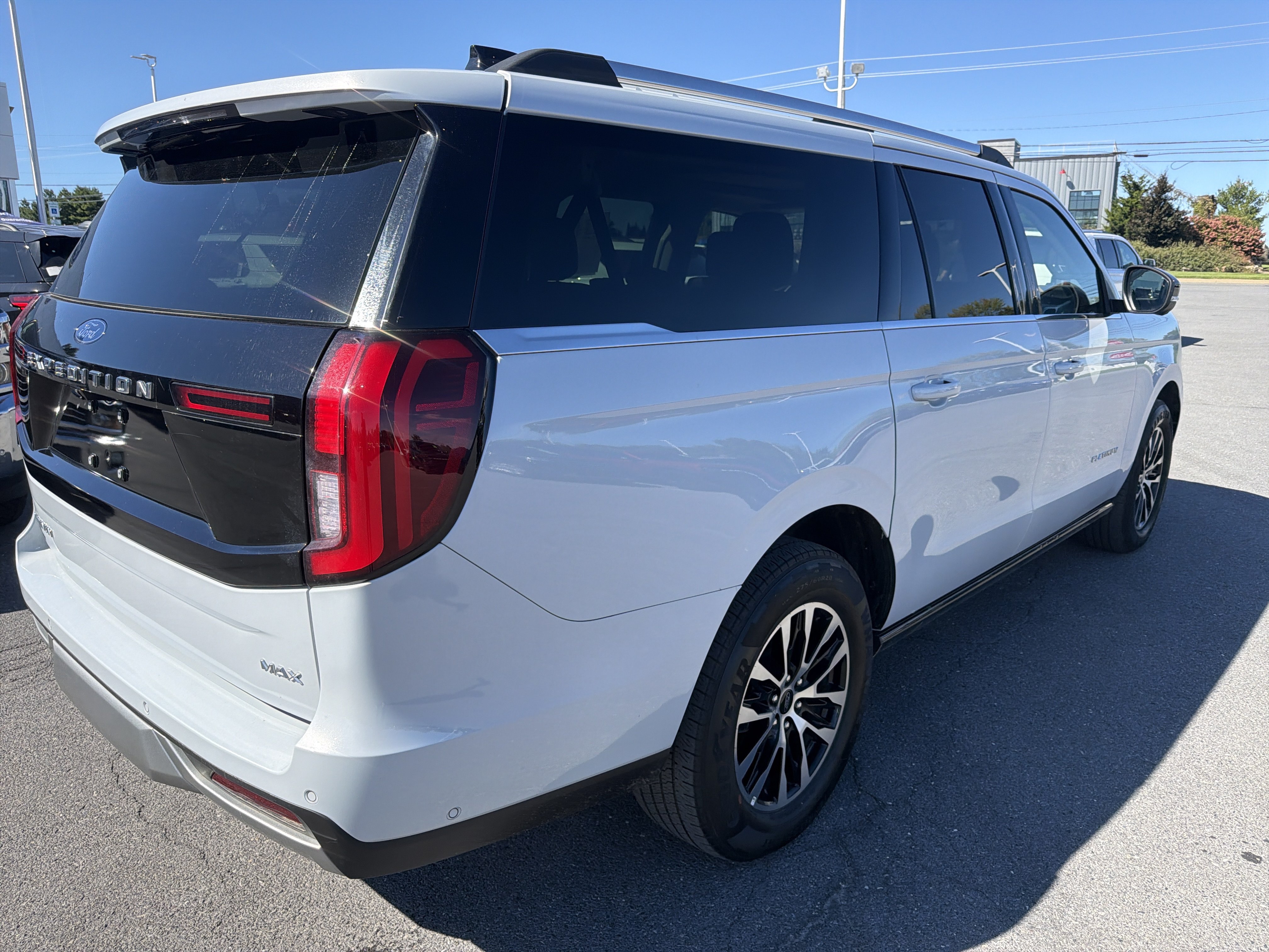 Used 2025 Ford Expedition Max Platinum AWD/4WD image 3