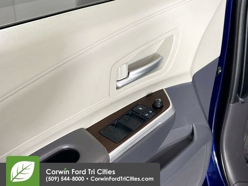 Used 2021 Toyota Sienna XLE image 12