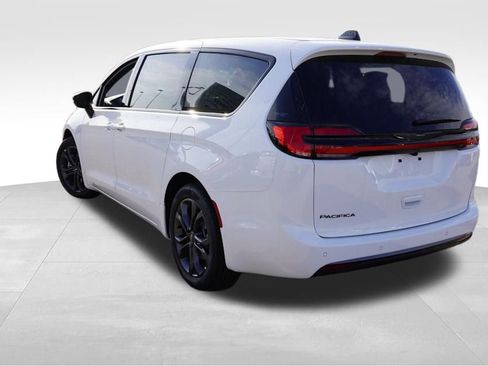 New 2026 Chrysler Pacifica Select image 5