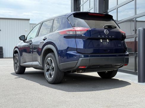 Used 2024 Nissan Rogue SV FWD image 3