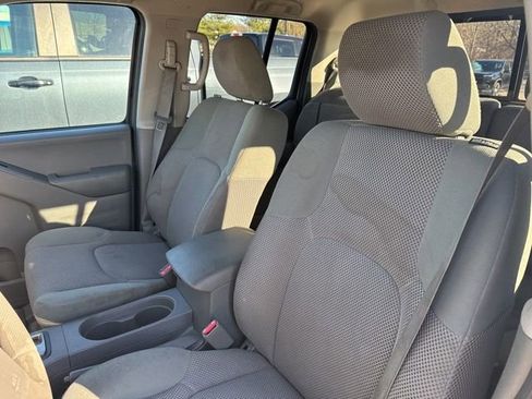 Used 2016 Nissan Frontier SV image 11