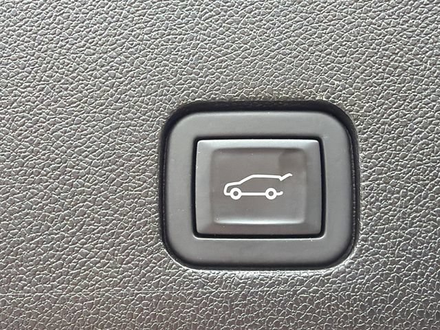 Certified 2024 Cadillac XT6 Luxury w/ LPO, Floor Liner Package AWD/4WD image 16