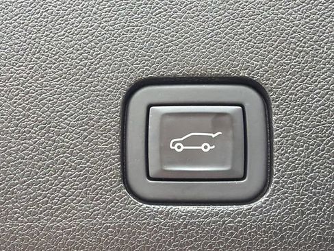 Certified 2024 Cadillac XT6 Luxury w/ LPO, Floor Liner Package AWD/4WD image 16