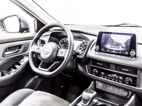 Used 2023 Nissan Rogue SV image 18