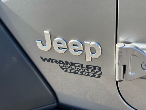 Used 2018 Jeep Wrangler Unlimited Sport S AWD/4WD image 6