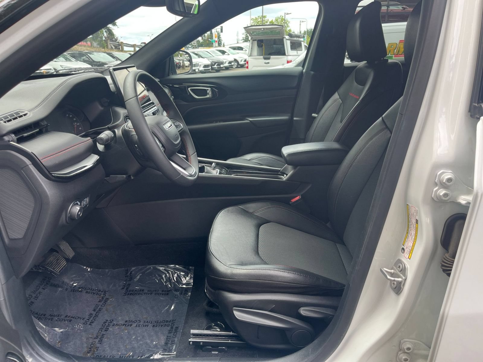 Used 2025 Jeep Compass Trailhawk AWD/4WD image 26