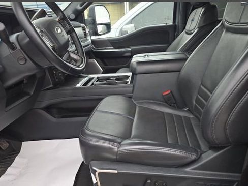Used 2025 Ford F350 Platinum w/ FX4 Off-Road Package image 6