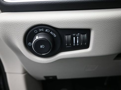 Used 2022 Chrysler Pacifica Touring-L FWD image 20