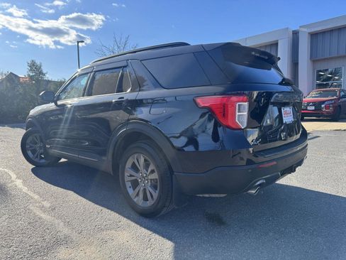 Used 2021 Ford Explorer XLT w/ Equipment Group 202A AWD/4WD image 2