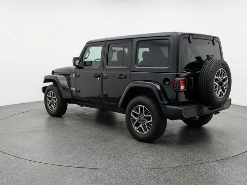 Used 2025 Jeep Wrangler Sahara image 6