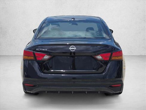 Used 2025 Nissan Altima 2.5 SV FWD image 6