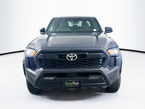Used 2025 Toyota Tacoma TRD Off-Road image 2