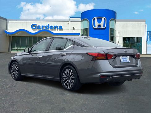 Used 2024 Nissan Altima 2.5 SV image 4