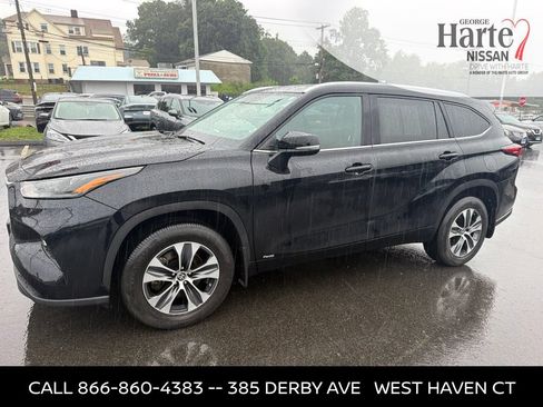 Used 2024 Toyota Highlander XLE AWD/4WD image 4