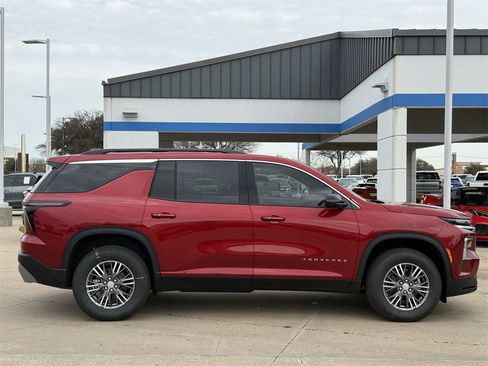 New 2026 Chevrolet Traverse LT image 3