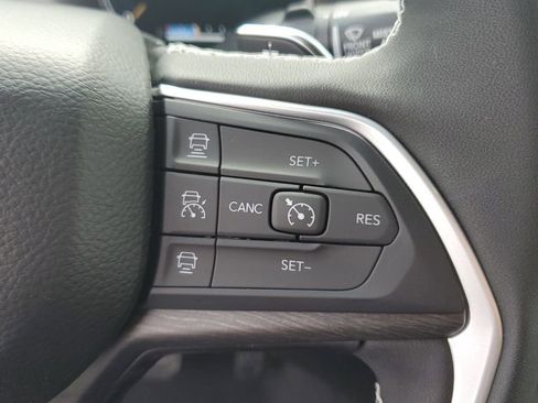 New 2025 Jeep Grand Cherokee Limited image 30