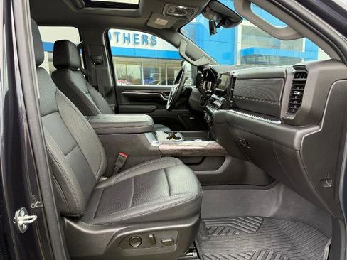 Used 2024 Chevrolet Silverado 2500 LTZ w/ LTZ Premium Package image 9