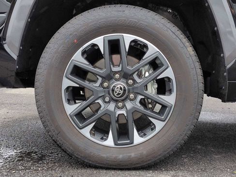 Used 2025 Toyota Tundra Limited AWD/4WD image 14