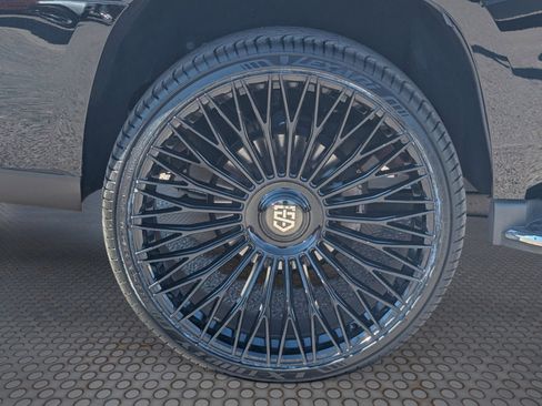 Used 2016 Cadillac Escalade Luxury image 10